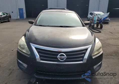 2015 Nissan Altima 2.5 из США, поврежденный, VIN 1N4AL3AP3FC233943